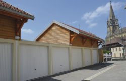 plusieurs garages accolés