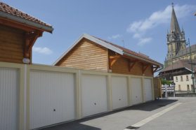 plusieurs garages accolés