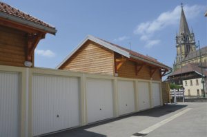 plusieurs garages accolés